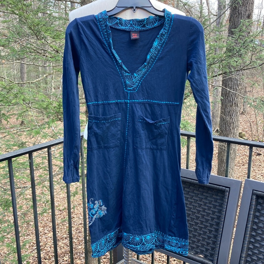 Aller Simplement v-necked blue dress stitches and print on flowers/design sz. S